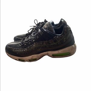 Nike Air Max 95 Black/Smoke Grey/Light Bone/Electric Green Size 10 CV6899-001